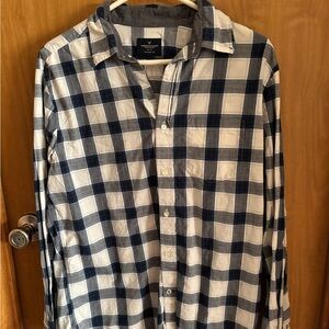 American Eagle Outfitters Blue and White Casual Button Down Shirt